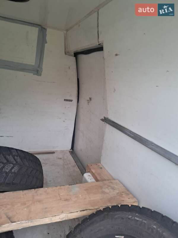 Вантажний фургон Volkswagen Transporter 2006 в Львові