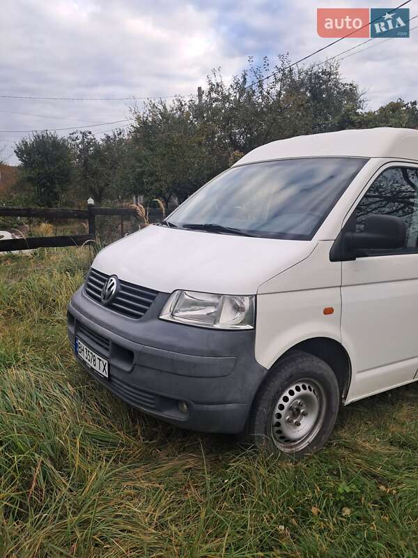 Вантажний фургон Volkswagen Transporter 2006 в Львові