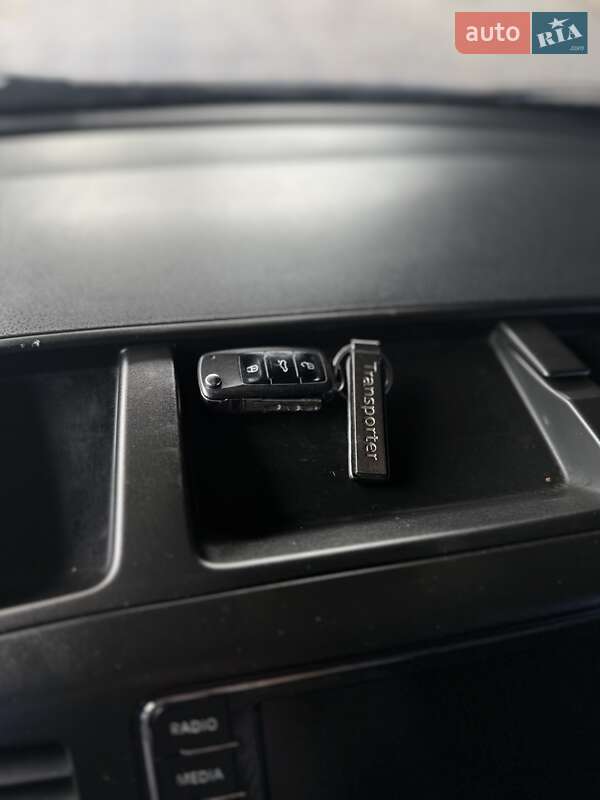 Грузовой фургон Volkswagen Transporter 2010 в Киеве