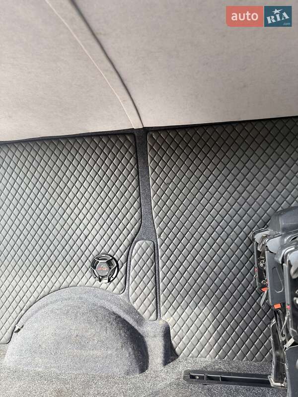 Грузовой фургон Volkswagen Transporter 2010 в Киеве