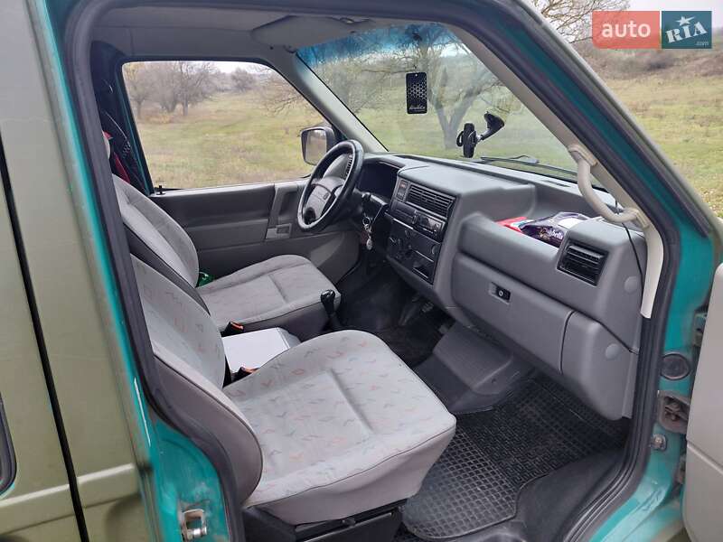 Минивэн Volkswagen Transporter 1996 в Богодухове