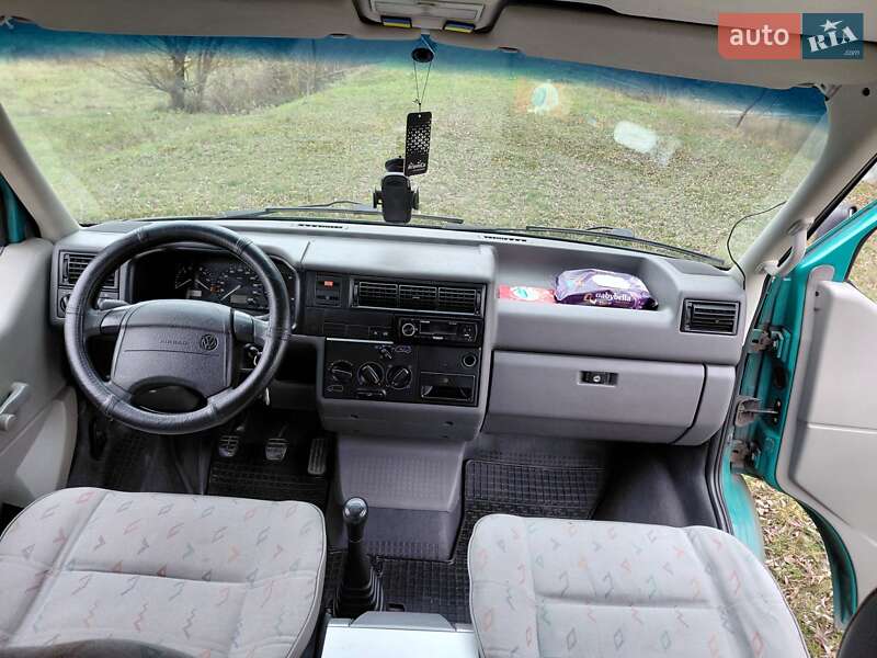 Минивэн Volkswagen Transporter 1996 в Богодухове