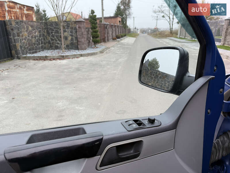 Минивэн Volkswagen Transporter 2004 в Луцке