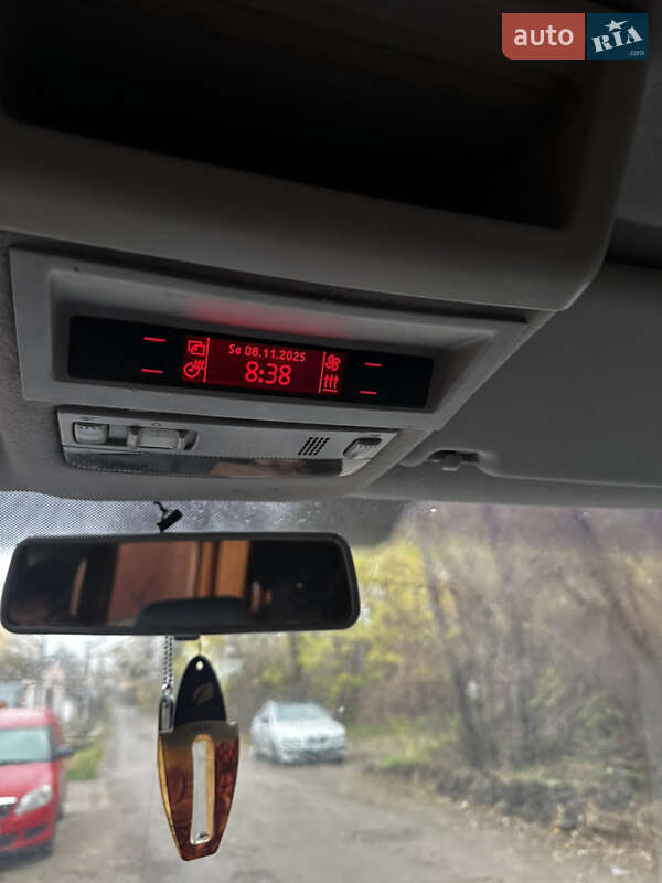 Минивэн Volkswagen Transporter 2006 в Черновцах