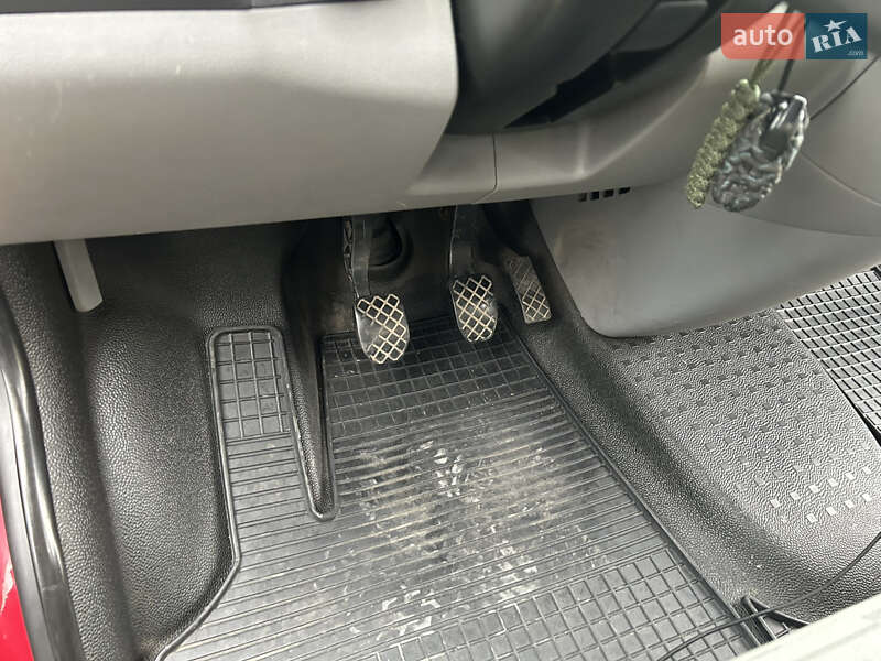 Вантажопасажирський фургон Volkswagen Transporter 2005 в Києві фото 27 Вантажопасажирський фургон Volkswagen Transporter 2005 в Києві