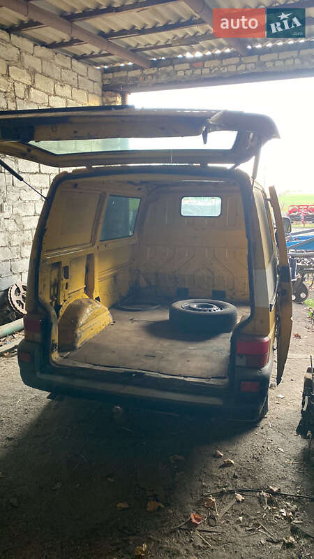 Вантажний фургон Volkswagen Transporter 2001 в Первомайську