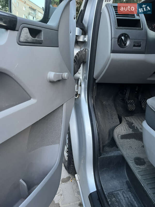 Минивэн Volkswagen Transporter 2005 в Киеве