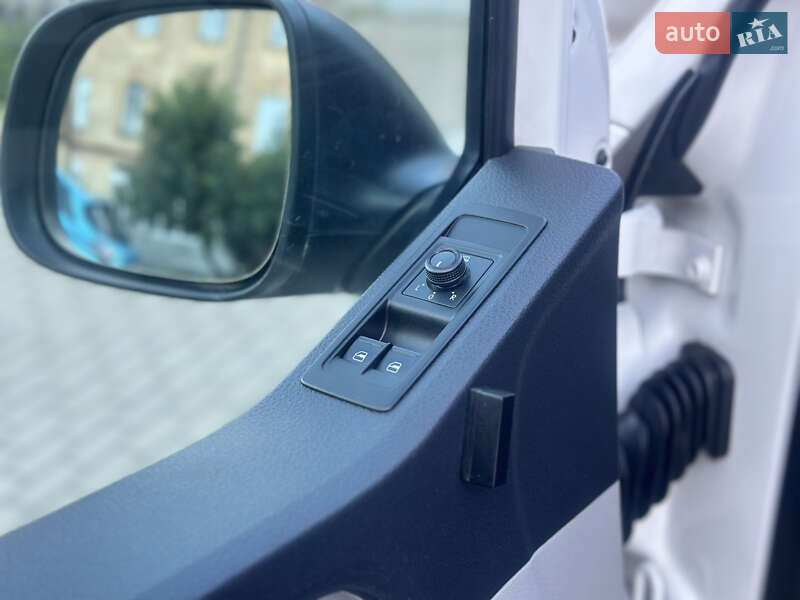 Грузовой фургон Volkswagen Transporter 2017 в Дубно