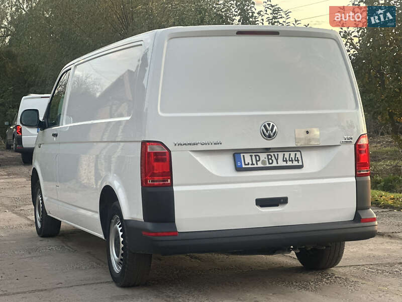 Вантажний фургон Volkswagen Transporter 2016 в Дубні
