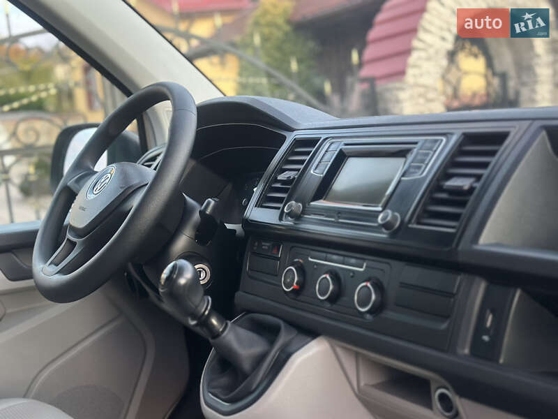 Вантажний фургон Volkswagen Transporter 2016 в Дубні