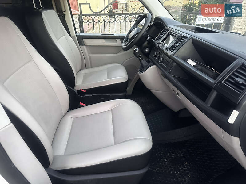 Вантажний фургон Volkswagen Transporter 2016 в Дубні