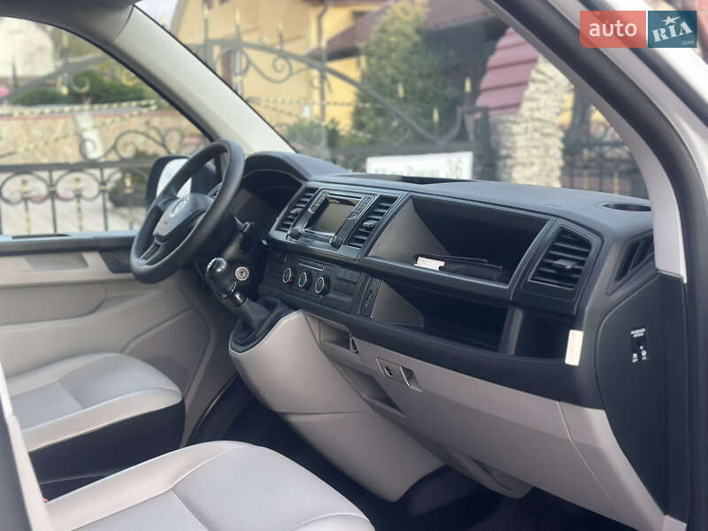 Вантажний фургон Volkswagen Transporter 2016 в Дубні
