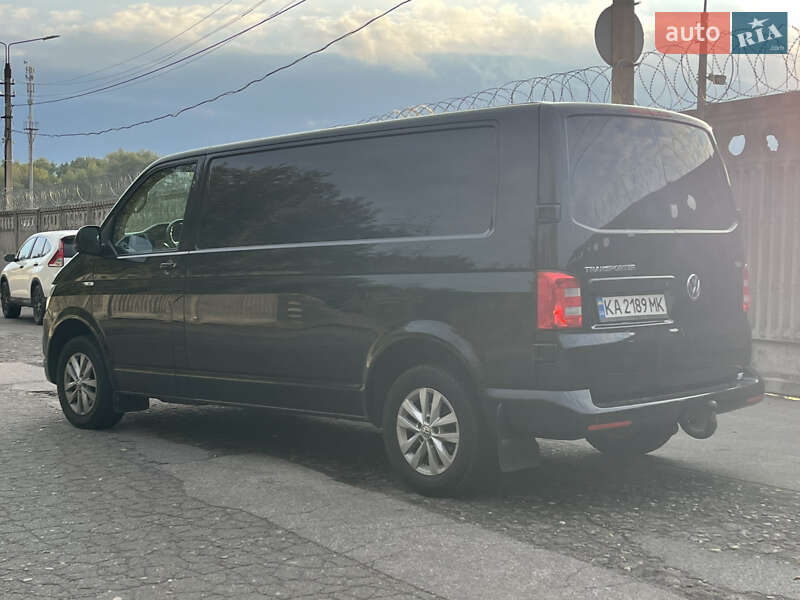 Вантажний фургон Volkswagen Transporter 2017 в Києві