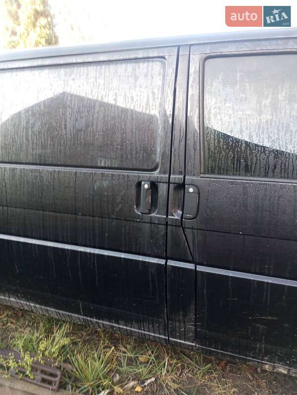 Грузопассажирский фургон Volkswagen Transporter 2000 в Киеве