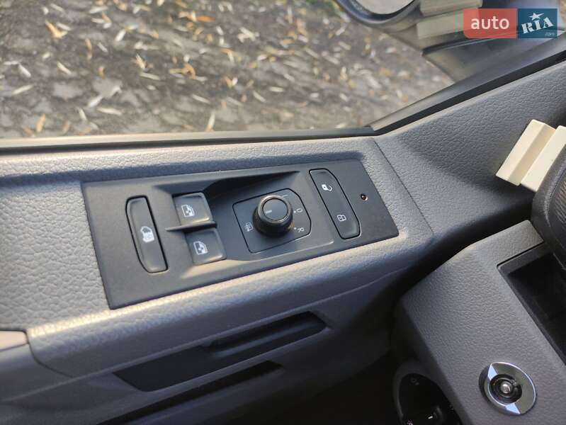 Мінівен Volkswagen Transporter 2021 в Дубні