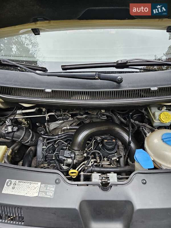 Мінівен Volkswagen Transporter 2010 в Ладижині