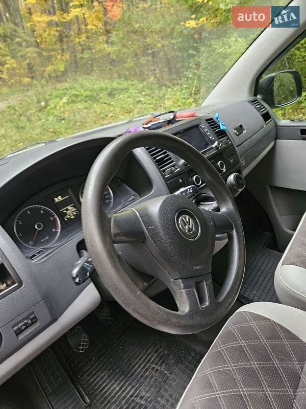 Мінівен Volkswagen Transporter 2010 в Ладижині