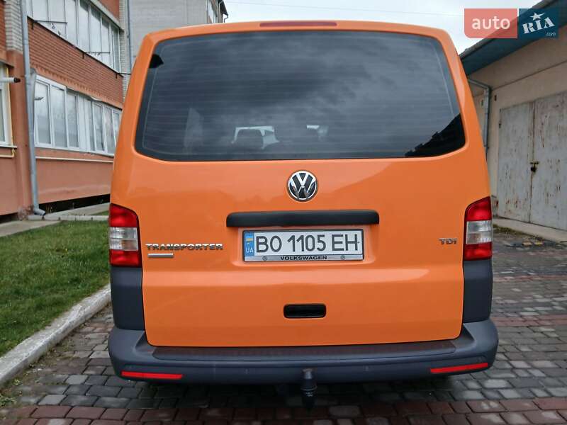 Мінівен Volkswagen Transporter 2012 в Чорткові