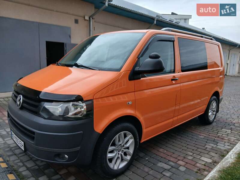 Мінівен Volkswagen Transporter 2012 в Чорткові