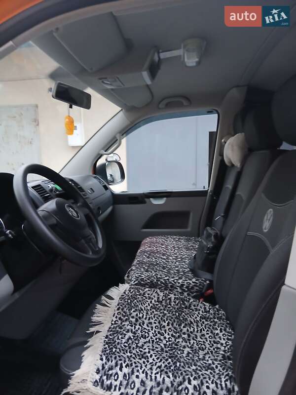 Мінівен Volkswagen Transporter 2012 в Чорткові