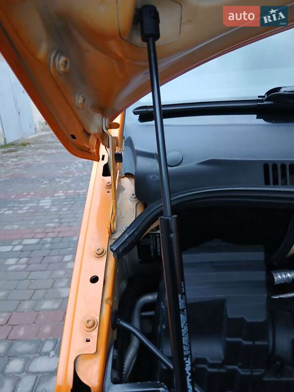 Мінівен Volkswagen Transporter 2012 в Чорткові