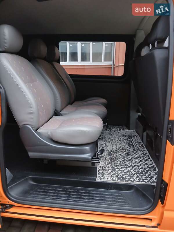 Мінівен Volkswagen Transporter 2012 в Чорткові