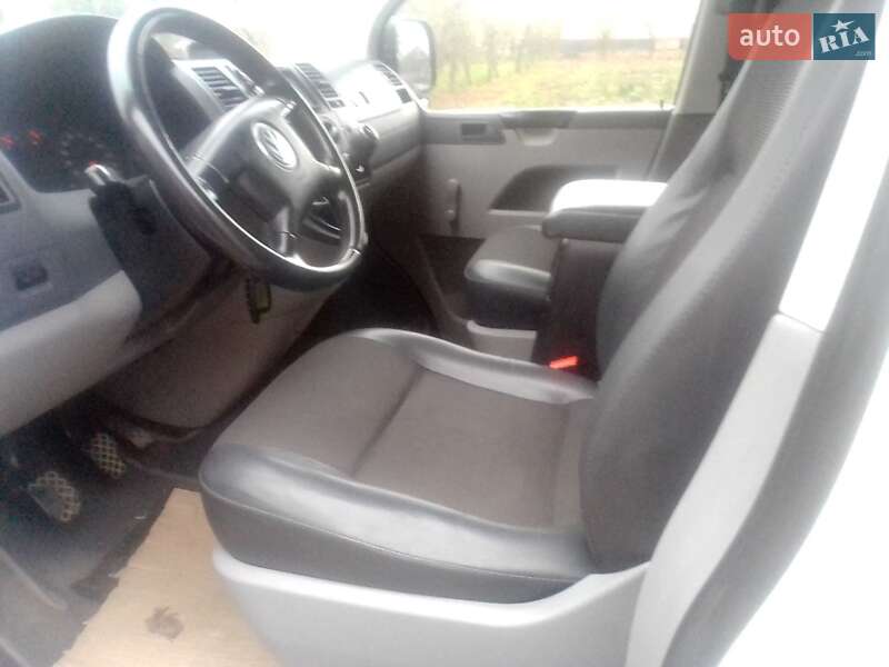 Грузопассажирский фургон Volkswagen Transporter 2006 в Баре