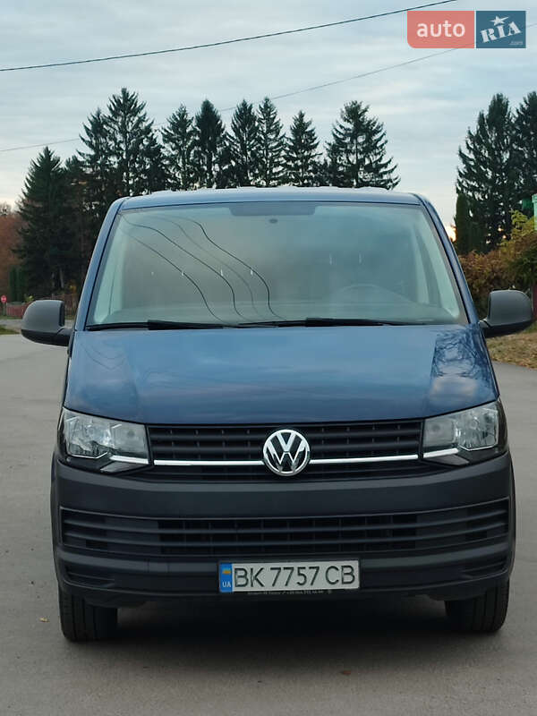 Вантажний фургон Volkswagen Transporter 2018 в Дубні