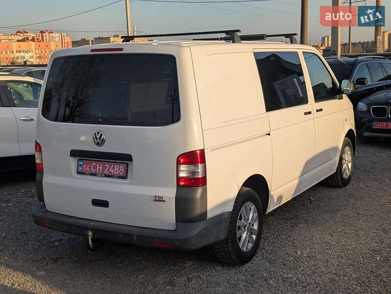 Грузовой фургон Volkswagen Transporter 2012 в Ровно