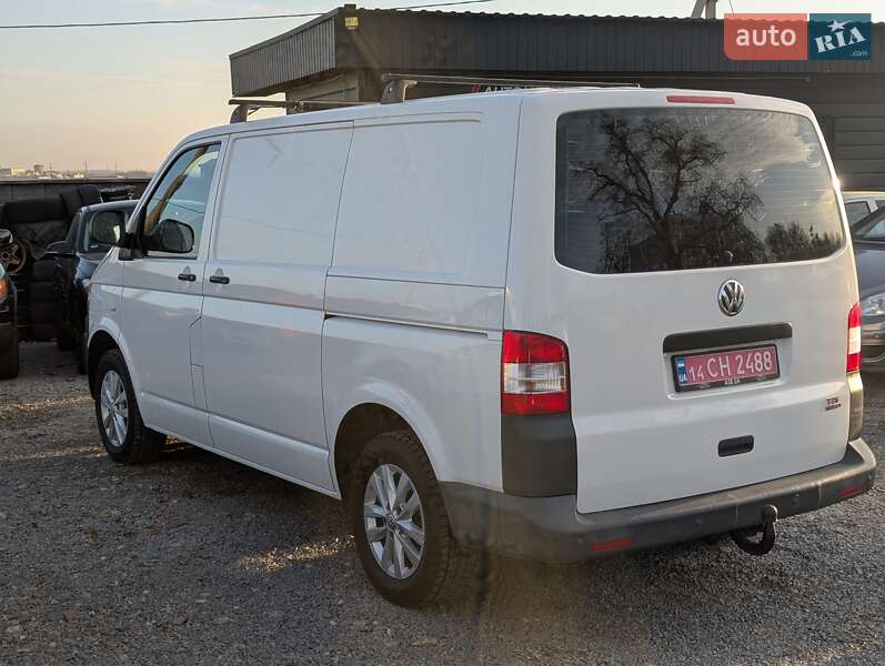 Грузовой фургон Volkswagen Transporter 2012 в Ровно