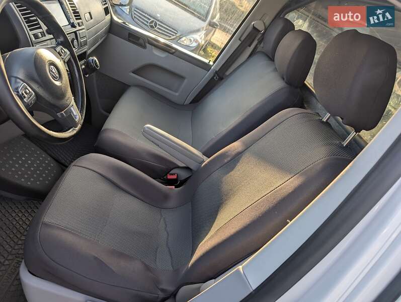 Грузовой фургон Volkswagen Transporter 2012 в Ровно