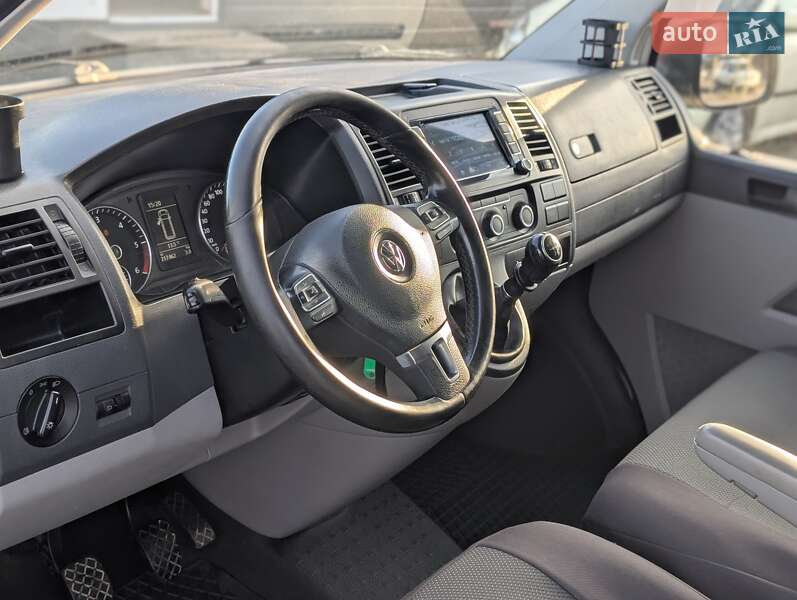 Грузовой фургон Volkswagen Transporter 2012 в Ровно