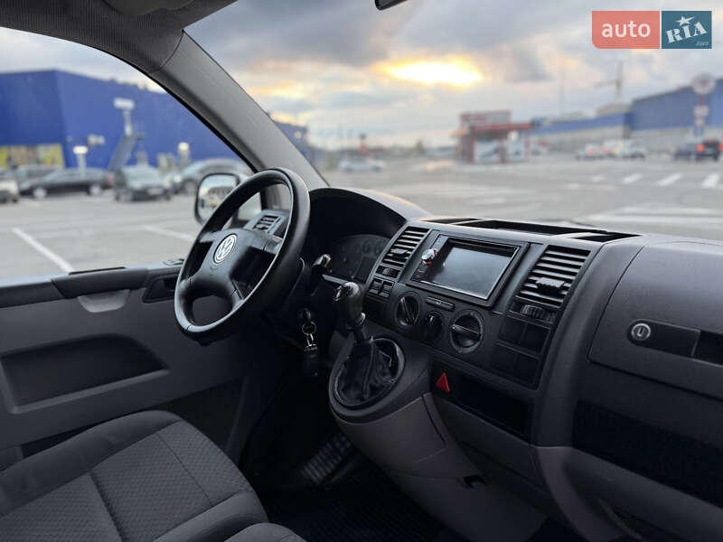 Минивэн Volkswagen Transporter 2004 в Виннице