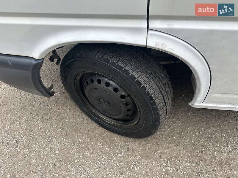 Вантажний фургон Volkswagen Transporter 2000 в Тернополі