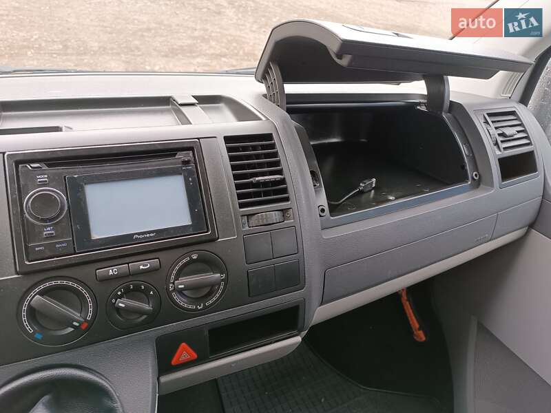 Минивэн Volkswagen Transporter 2008 в Чутове