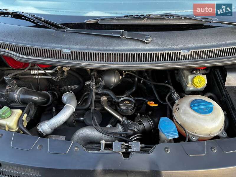 Минивэн Volkswagen Transporter 2004 в Тараще