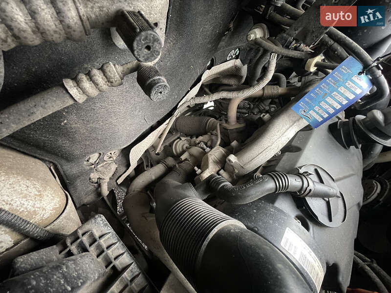 Вантажний фургон Volkswagen Transporter 2006 в Львові