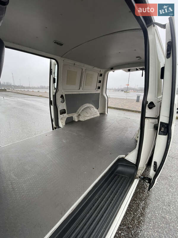 Вантажний фургон Volkswagen Transporter 2006 в Львові