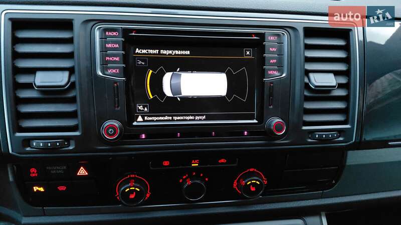 Минивэн Volkswagen Transporter 2019 в Долине