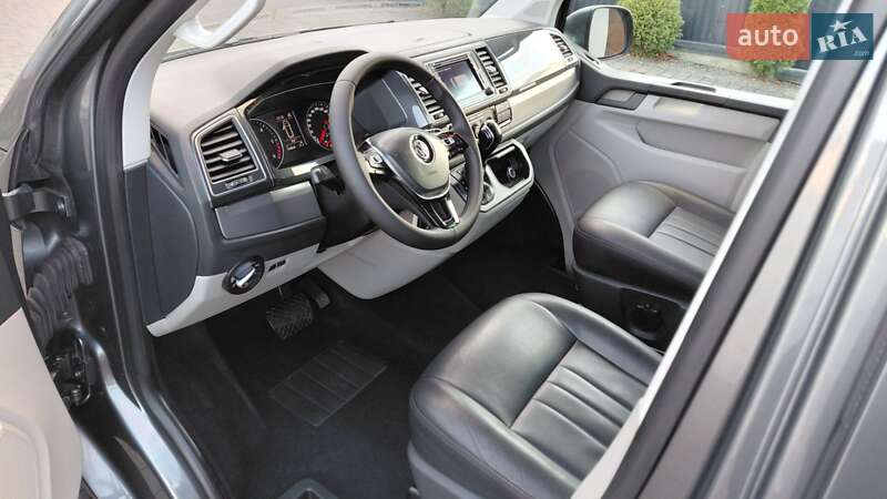 Минивэн Volkswagen Transporter 2019 в Долине