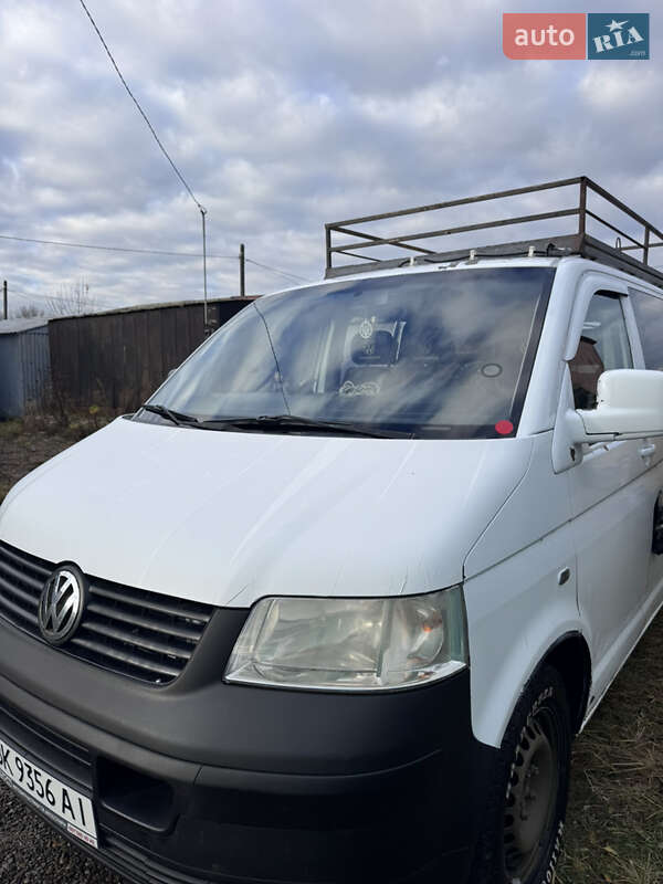 Минивэн Volkswagen Transporter 2006 в Дрогобыче