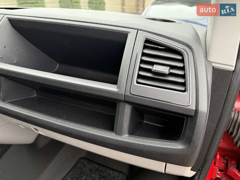 Вантажний фургон Volkswagen Transporter 2018 в Чернівцях