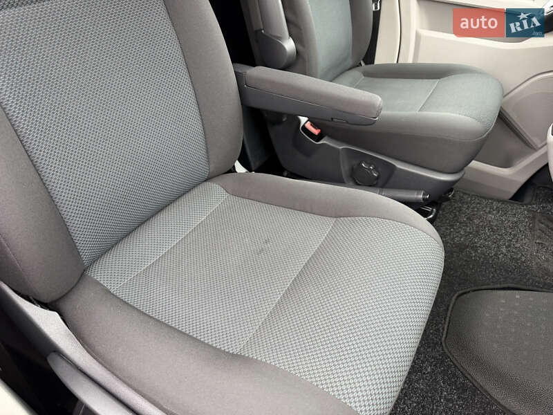 Вантажний фургон Volkswagen Transporter 2018 в Чернівцях