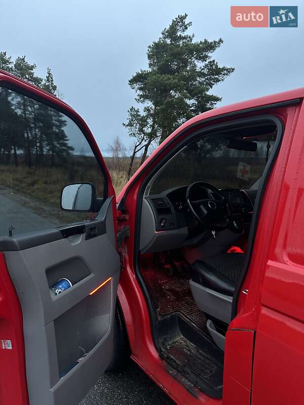 Вантажний фургон Volkswagen Transporter 2006 в Бучі