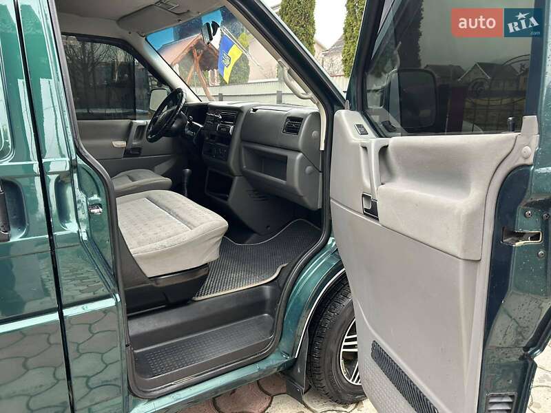 Грузовой фургон Volkswagen Transporter 2002 в Надворной