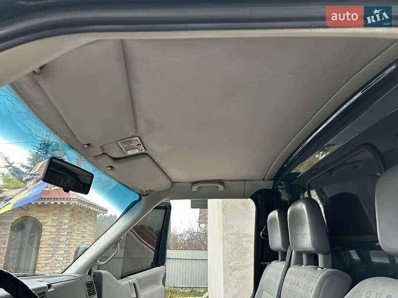 Грузовой фургон Volkswagen Transporter 2002 в Надворной
