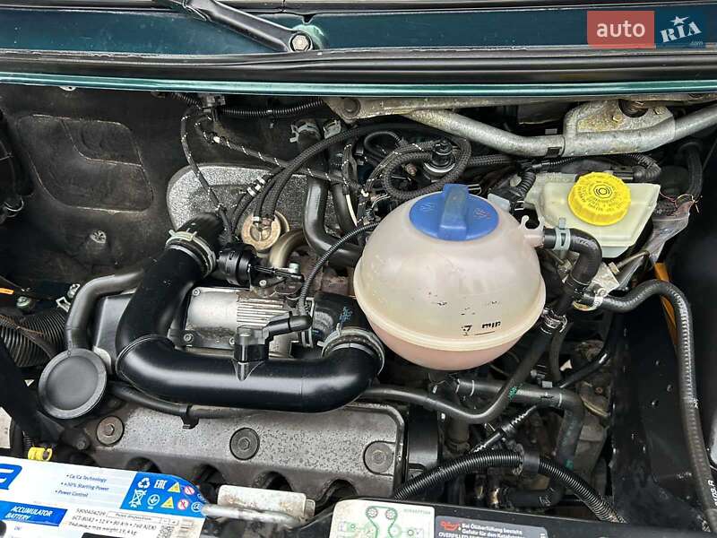 Грузовой фургон Volkswagen Transporter 2002 в Надворной