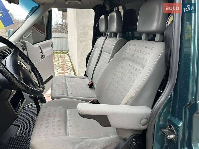 Грузовой фургон Volkswagen Transporter 2002 в Надворной