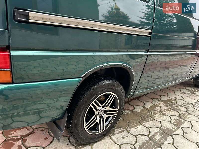 Грузовой фургон Volkswagen Transporter 2002 в Надворной