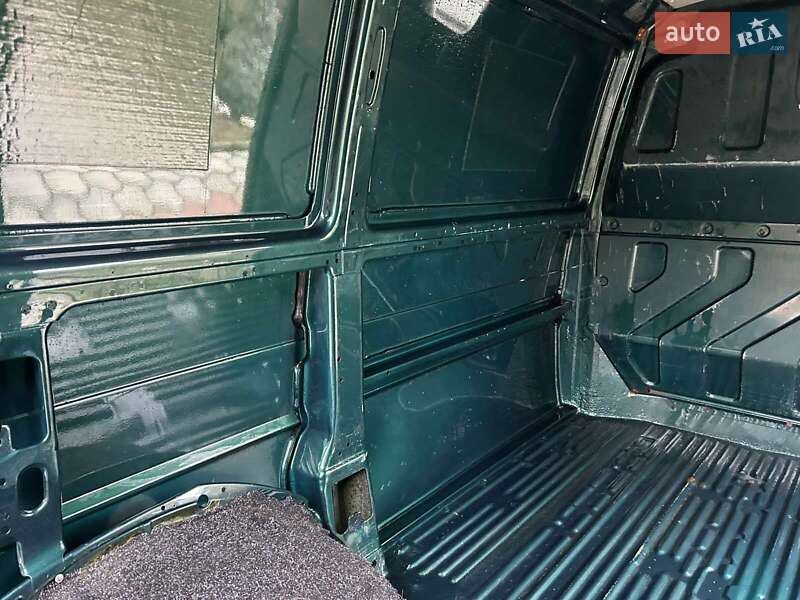 Грузовой фургон Volkswagen Transporter 2002 в Надворной